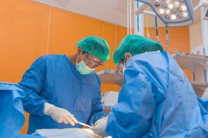 گان غیر استریل مناسب استفاده عمومی در مراکز درمانی و محیط ‌های بهداشتی