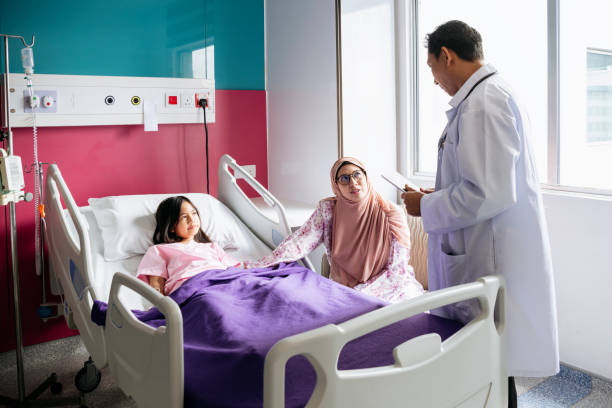 لباس بستری زنانه با پارچه سبک و طراحی ارگونومیک مناسب استفاده در مراکز درمانی