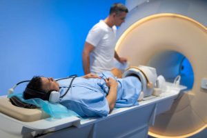 لباس مخصوص ام آر آی با ویژگی ‌های ایمنی و راحتی بالا