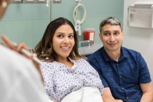 لباس بستری فلامنت با پارچه مقاوم و راحت مناسب استفاده بیماران در مراکز درمانی