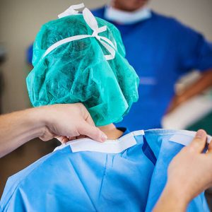 گان جراحی ایمپلنت با طراحی تخصصی مناسب اتاق عمل و مراکز درمانی پیشرفته